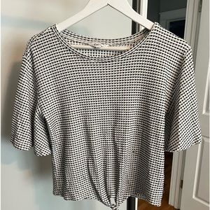 Short sleeve checkered shirt. Ties in front!